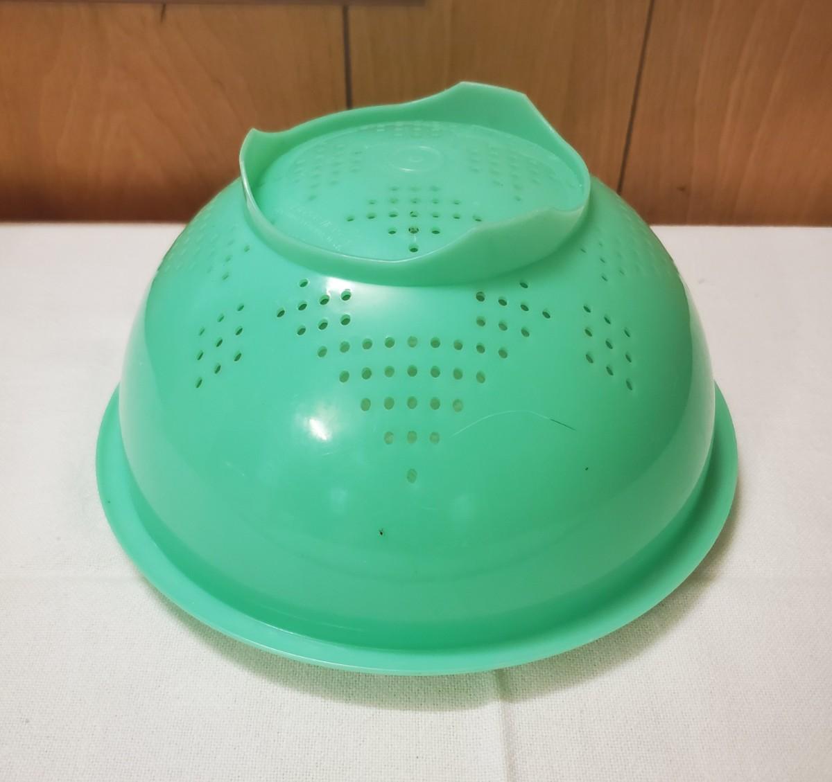 VINTAGE TUPPERWARE COLANDER