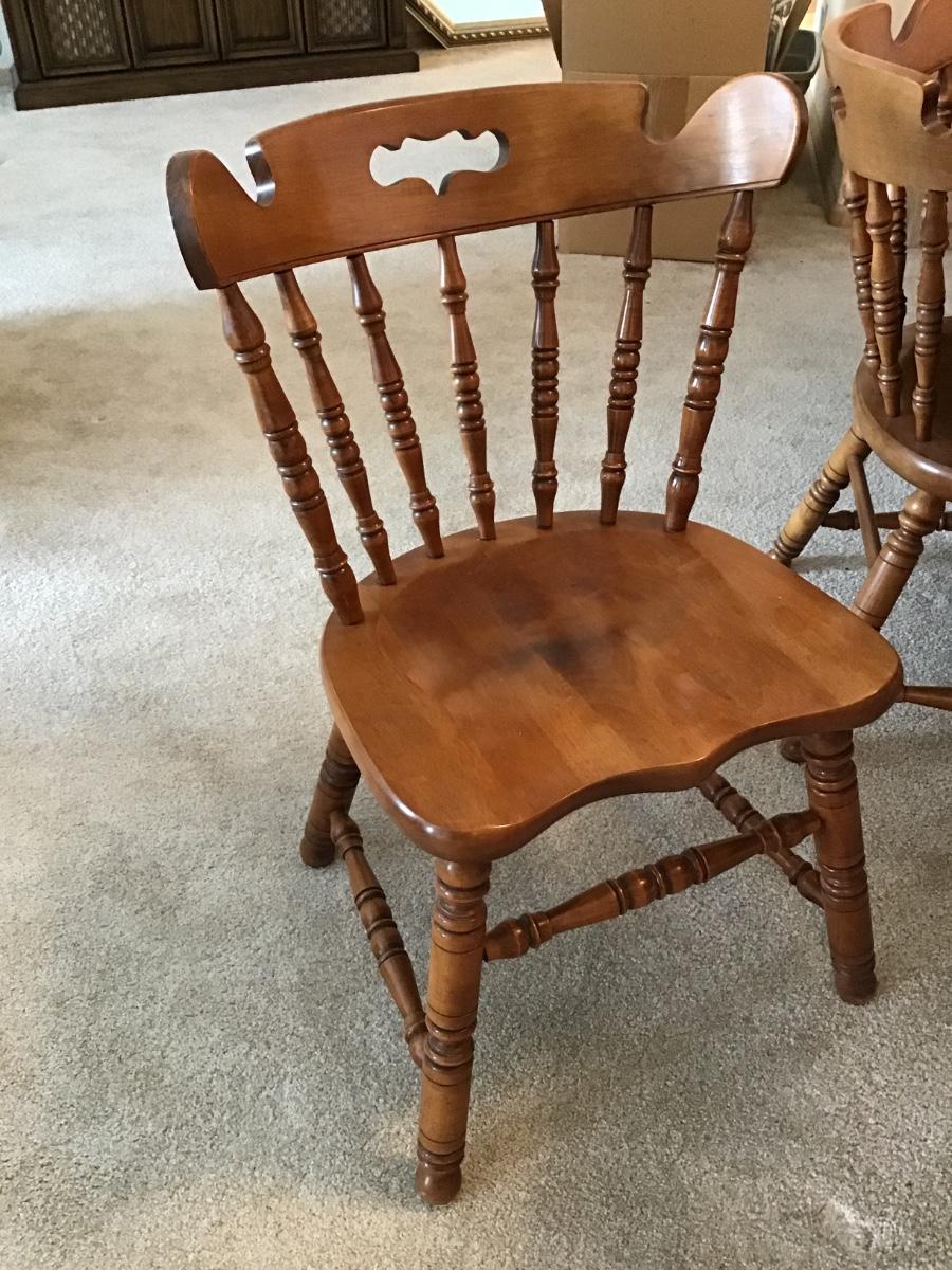 K25 Tell City Table w/6 Chairs (4 leaves)