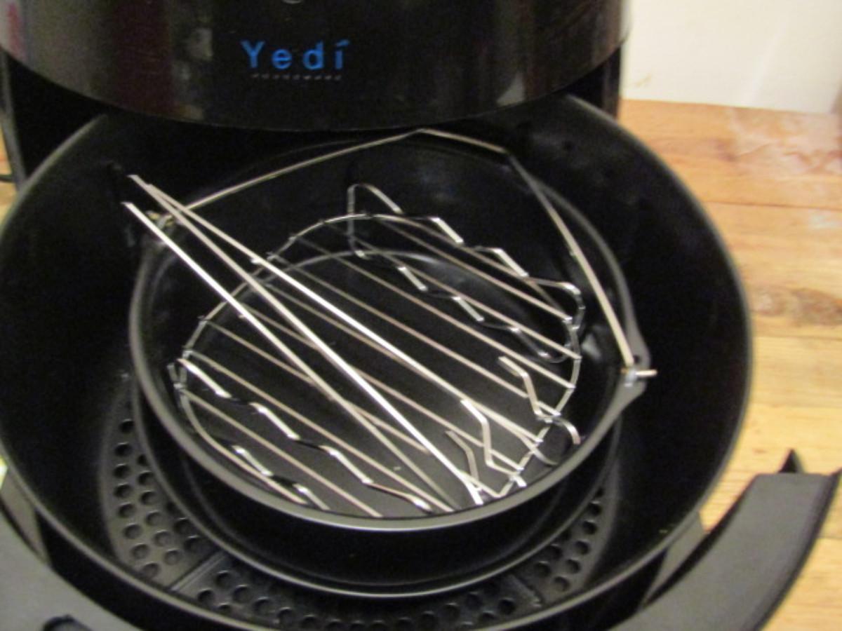 Yedi Air Fryer with Accessories and Guides/Magazines