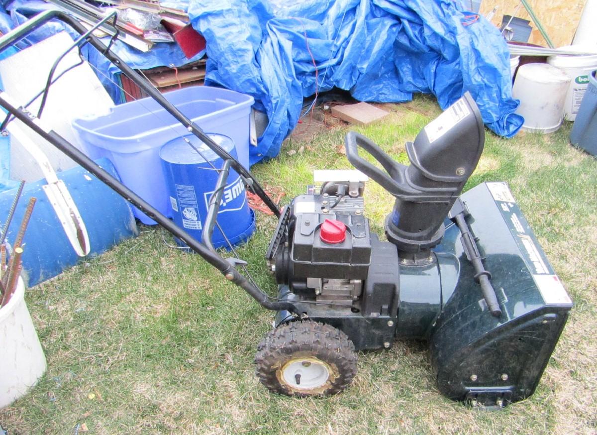 LOT 82 YARD MACHINES SNOW KING SNOW BLOWER