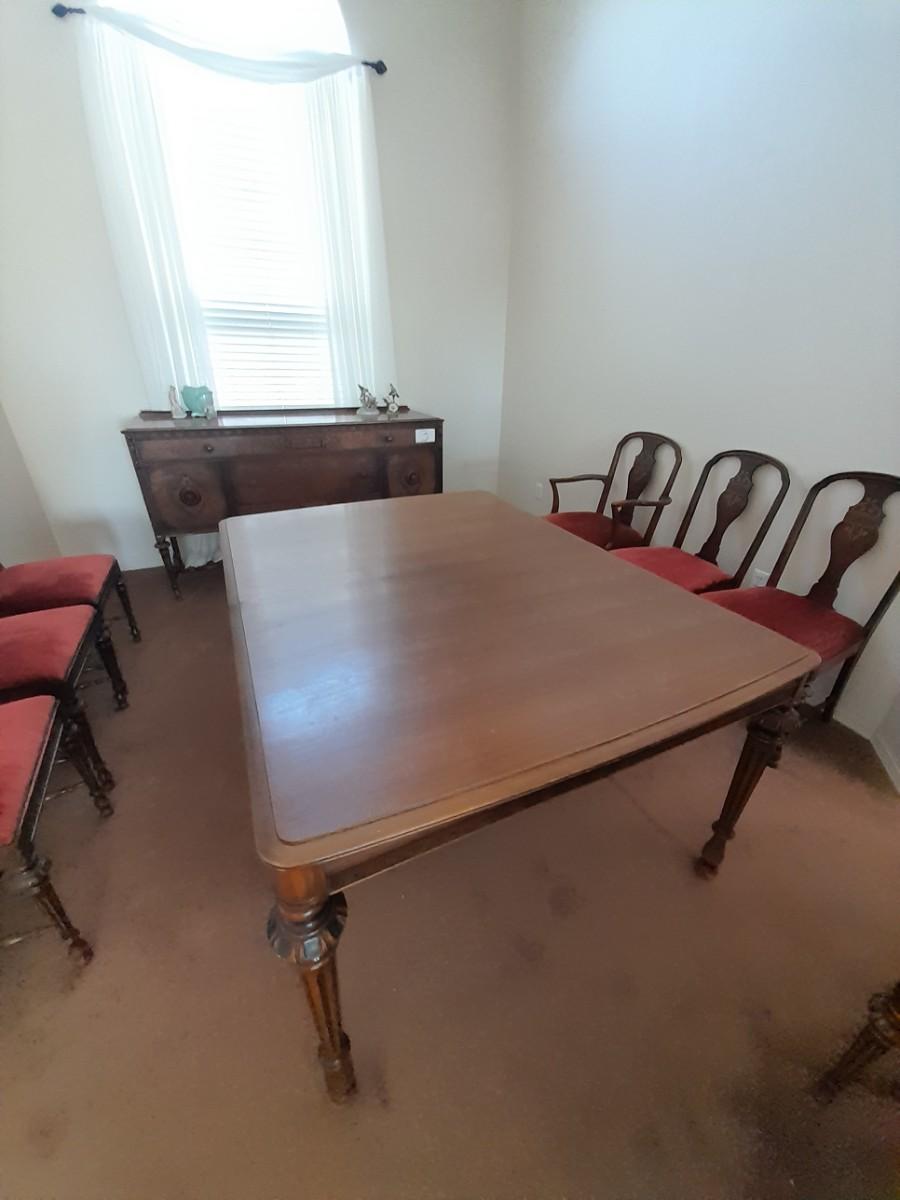 ANTIQUE BERKEY & GAY DINING ROOM TABLE WITH 6 CHAIRS
