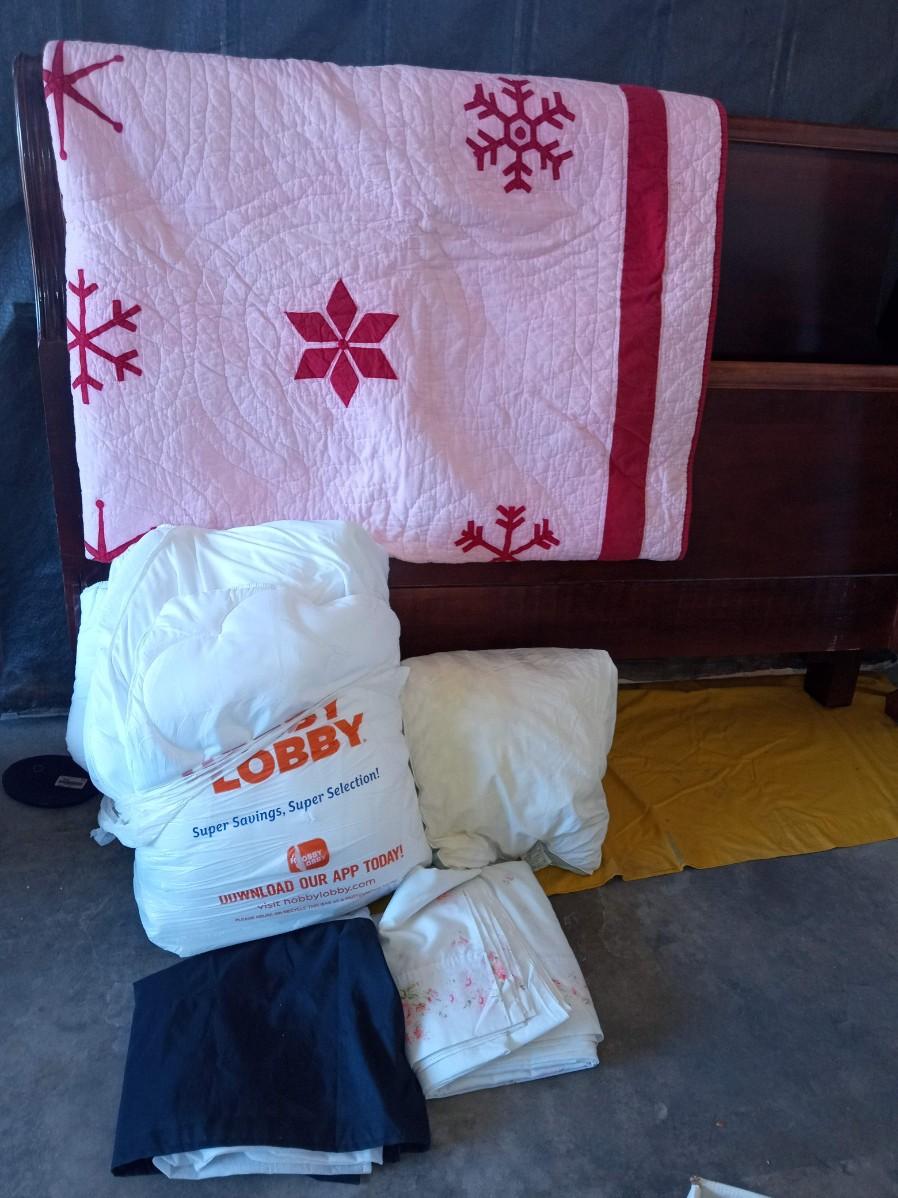 QUEEN SIZE MATTRESS COVER AND BEDSPREAD