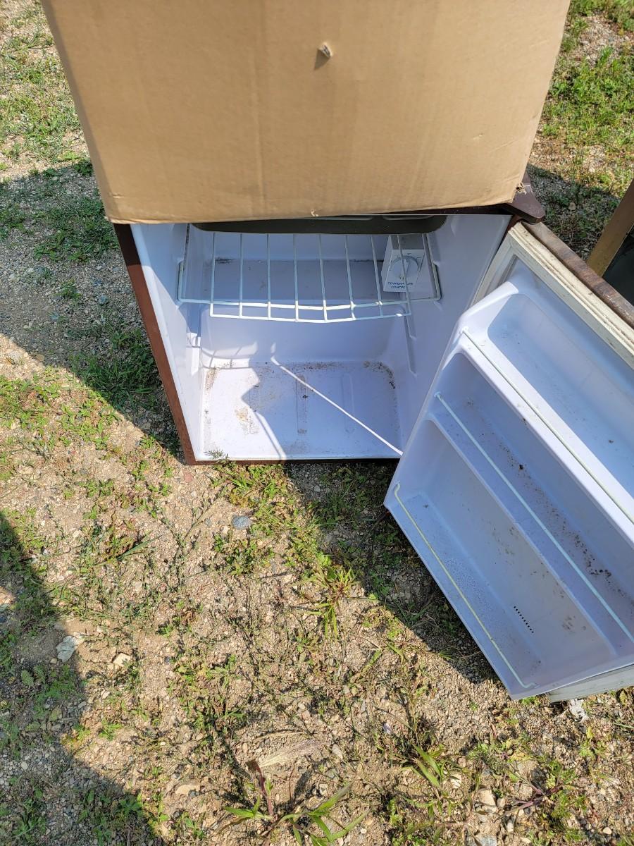 Avanti Fridge, bar glasses