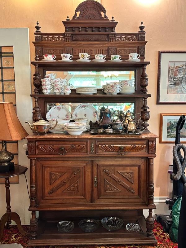 BEEHIVE PRESENTS A FANTASTIC HISTORICAL LAFAYETTE ESTATE SALE