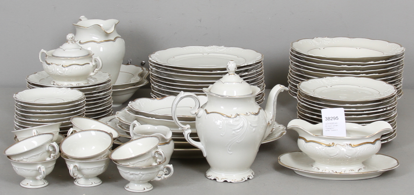 Bilder för 38295. SERVISDELAR, 82 delar, porslin, "Friederike", KPM, Tyskland.