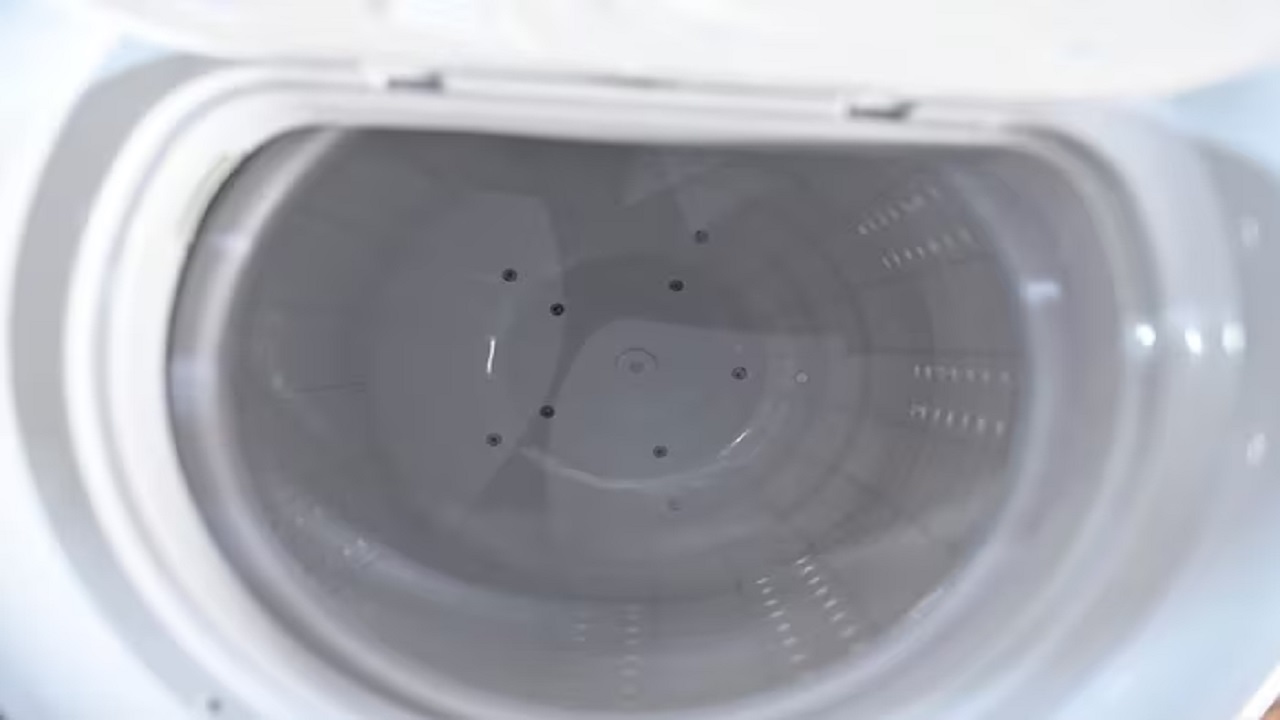 Cloth Dryer দিনভর বৃষ্টিতে শুকোচ্ছে না জামাকাপড়, কয়েক সেকেন্ডে সেই