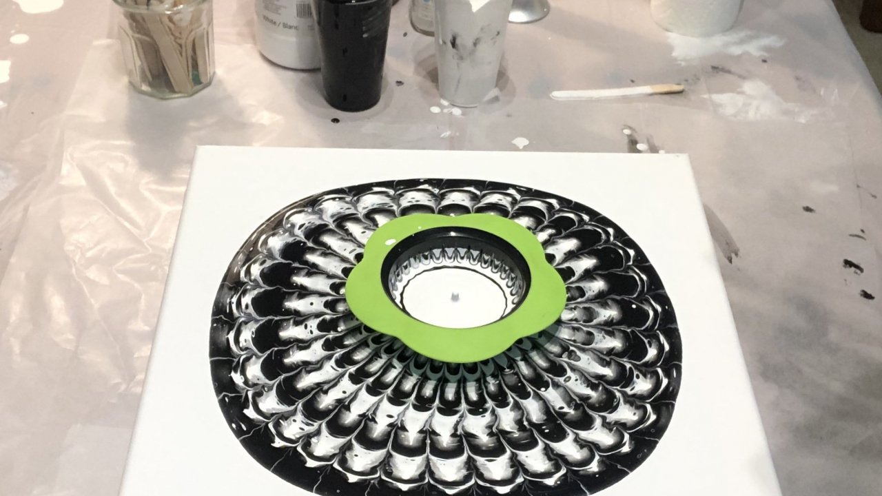 Online Course Acrylic Pour Painting with a Mini Kitchen Strainer