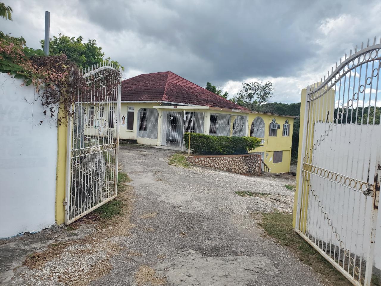 House For Sale COKE AVENUE, BRANDON HILL, Montego Bay 45,000,000 Keez