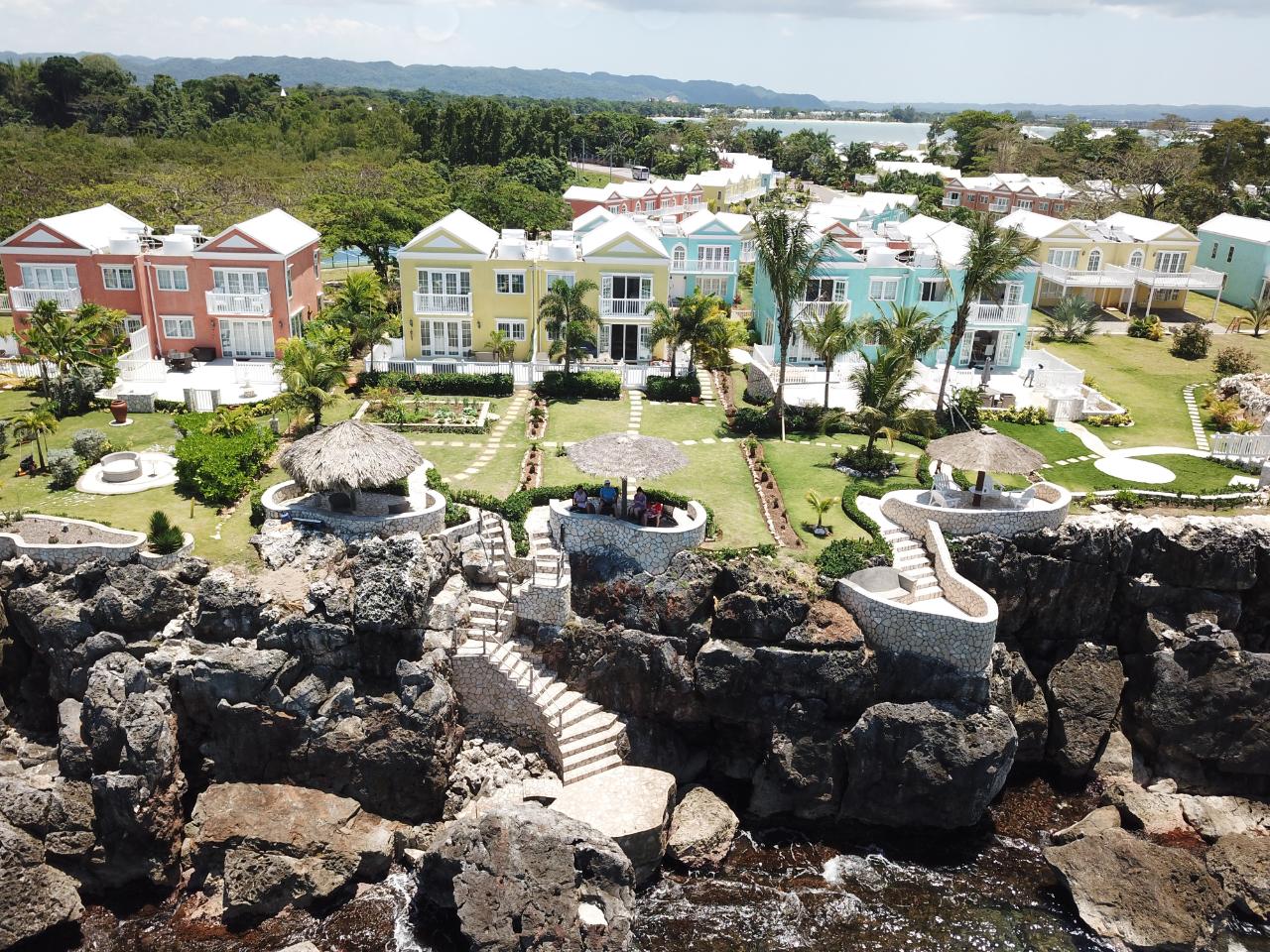 House For Sale LITTLE BAY COUNTRY CLUB, Negril 599,900 Keez