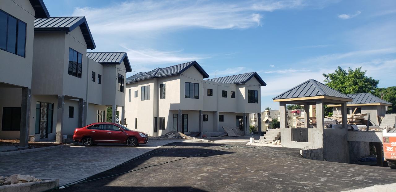 Townhouse For Sale RUSSELL HEIGHTS, Kingston 8 67,000,000 Keez