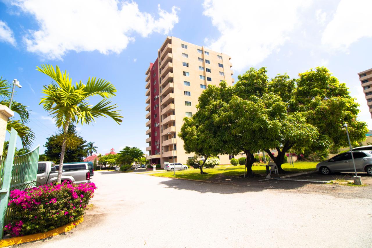 Apartment For Sale MAIN STREET, TURTLE TOWER, Ocho Rios 150,000 Keez