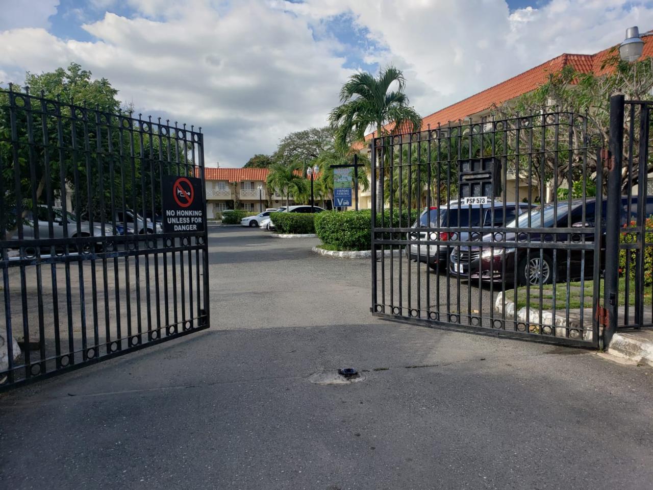 Apartment For Rent DEVON ROAD, Kingston 10 77,000