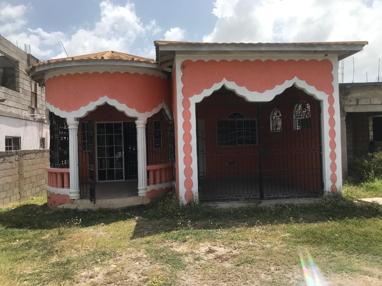 House For Sale CLOVER AVENUE, May Pen 14,500,000 Keez