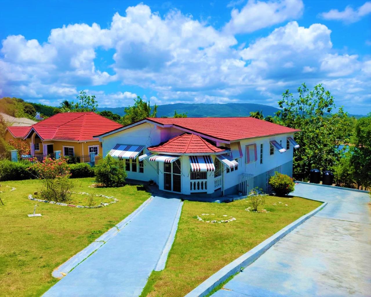 House For Sale PICCADILLY ROAD, MANDEVIL, Mandeville 27,000,000 Keez