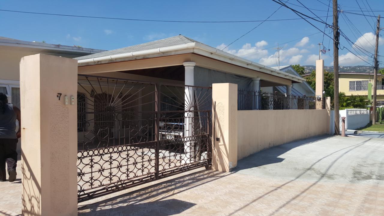 House For Rent EUSTACE PLACE, Kingston 20 65,000 Keez