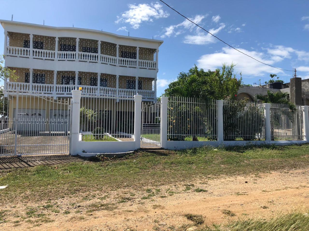 House For Sale EVE ROAD PALMERS CROSS, May Pen 35,000,000 Keez