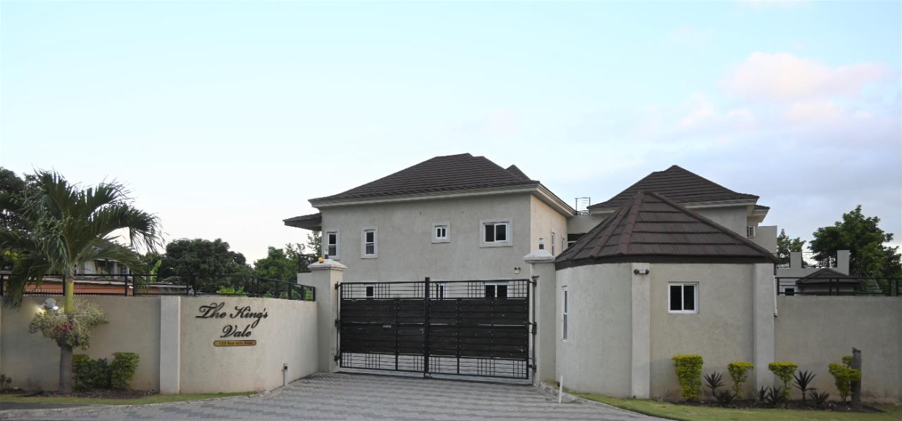 Apartment For Rent RED HILLS ROAD, Kingston 19 120,000 Keez