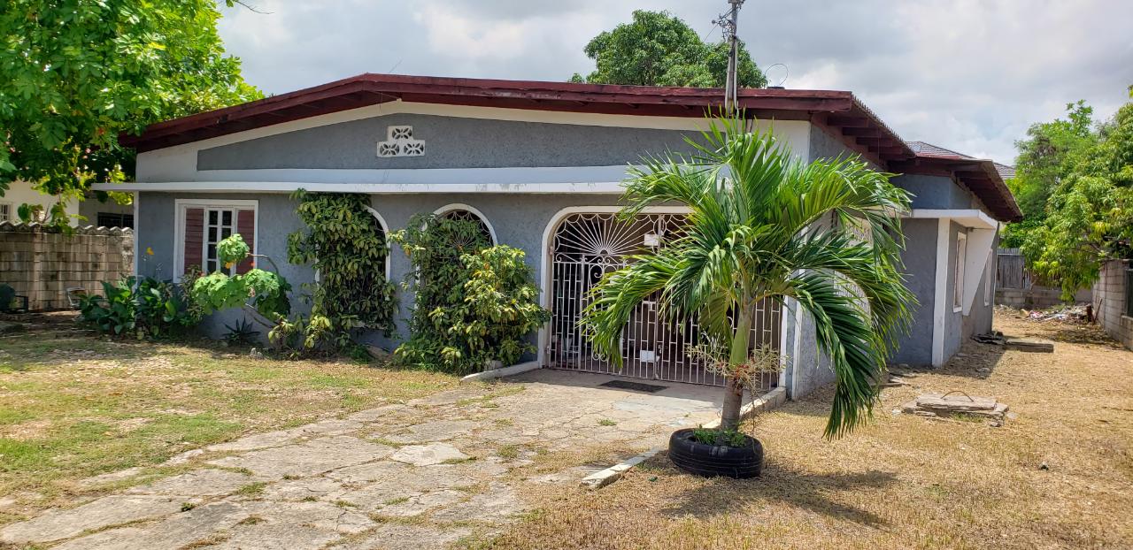 House For Sale BENBOW CRESCENT, PATRICK, Kingston 20 25,000,000 Keez