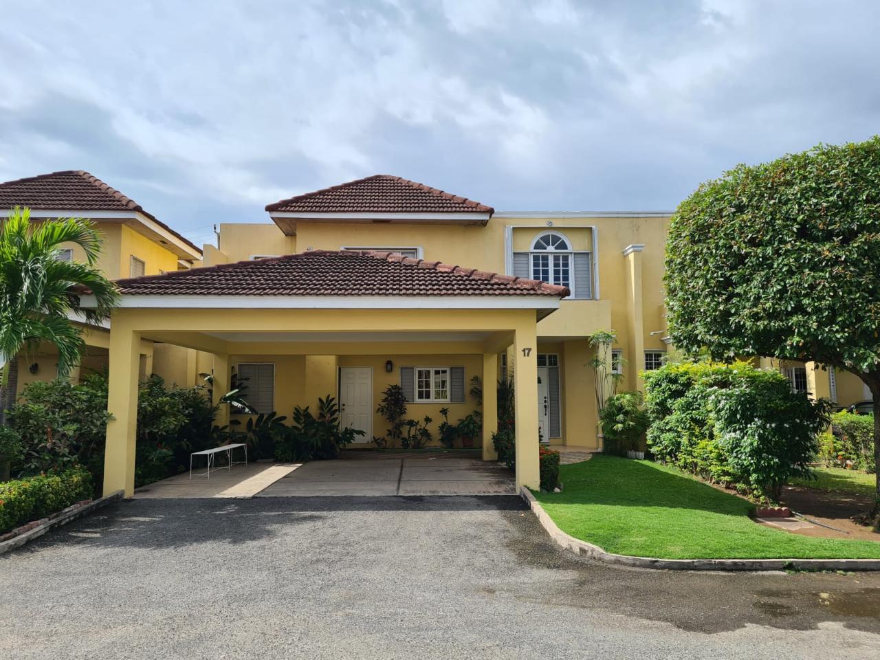 Townhouse For Rent OLD HOPE ROAD, Kingston 6 2,600 Keez