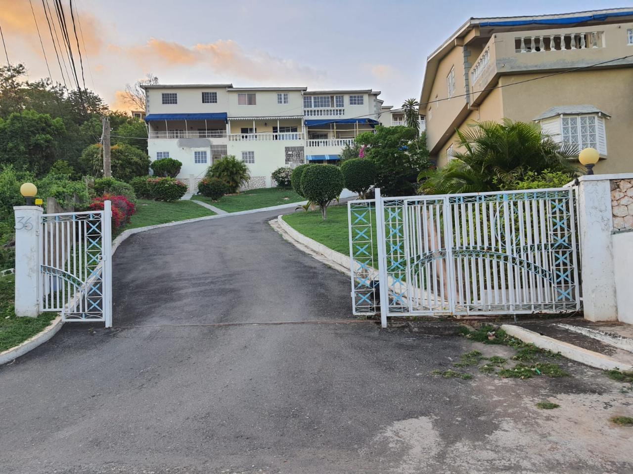 Apartment For Sale LEAS FLAT, Red Hills 16,500,000 Keez