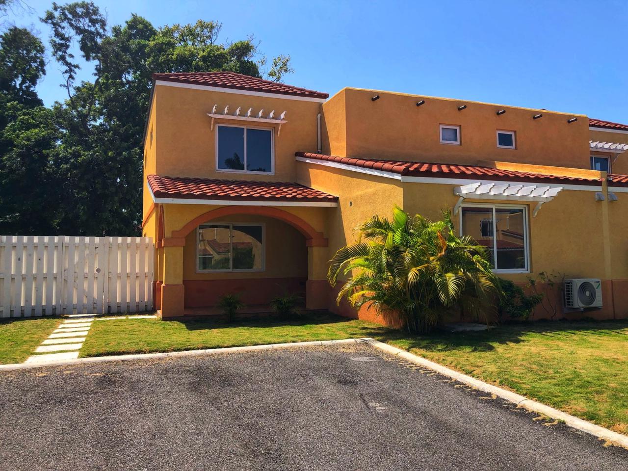Townhouse For Rent CHATHAM PALMS, KENT AVENU, Montego Bay 2,000 Keez