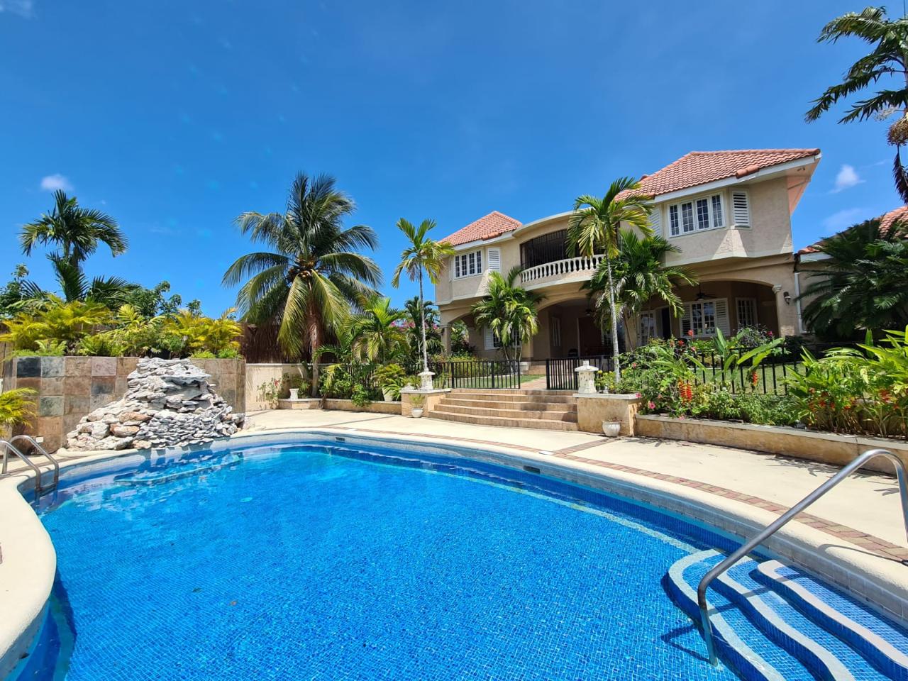 House For Rent FARRINGDON HEIGHTS, Kingston 6 6,500 Keez