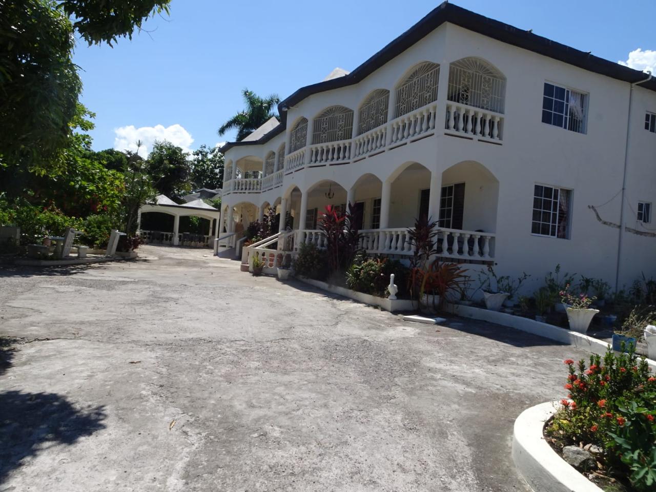 House For Sale RICHMOND HILL ROAD, Runaway Bay 1,250,000 Keez