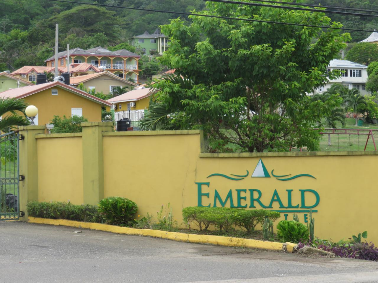 Apartment For Sale EMERALD ESTATE, Tower Isle 17,000,000 Keez