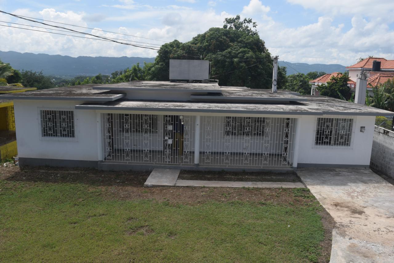 House For Sale FAIRVIEW DRIVE, Montego Bay 23,000,000 Keez