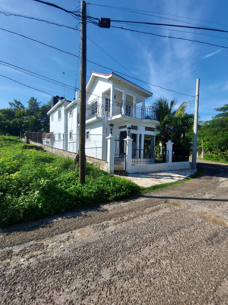 House For Sale WHITE HALL, Negril 360,000 Keez