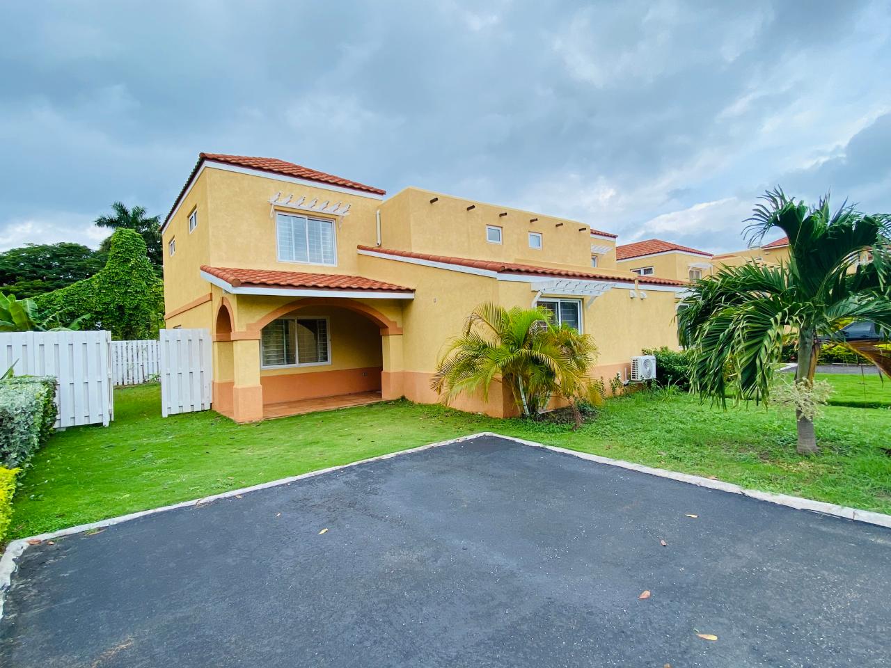 Townhouse For Sale CHATHAM PALMS GODFREY DYE, Montego Bay 450,000