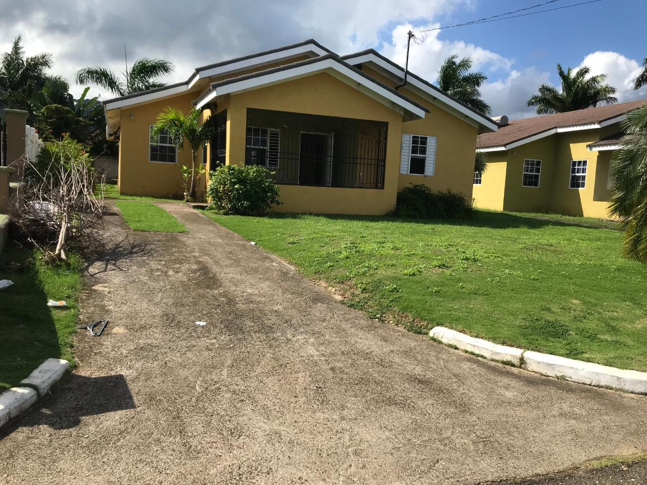 House For Sale DRAX ALL COUNTRY CLUB, St. Ann's Bay 36,000,000 Keez