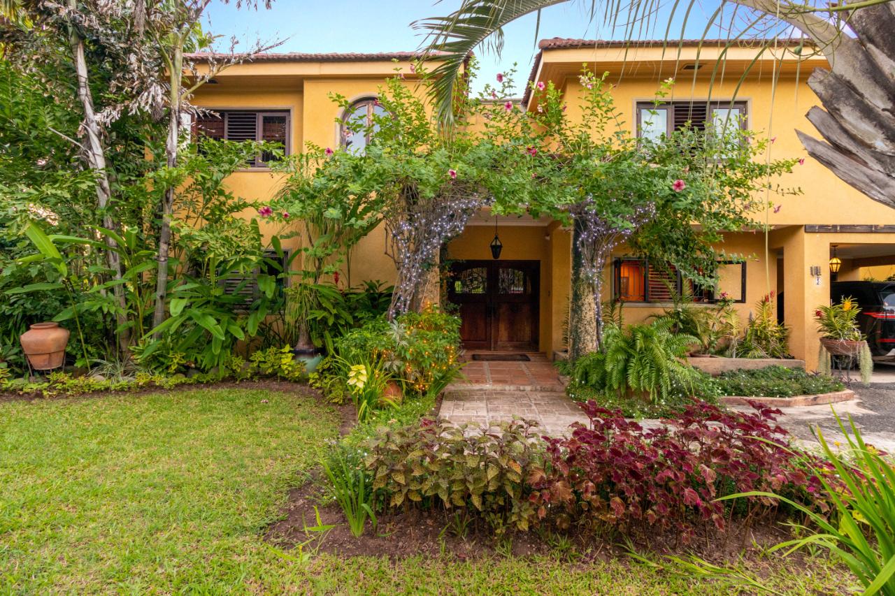 House For Sale LANARK DRIVE, Kingston 8 1,300,000 Keez