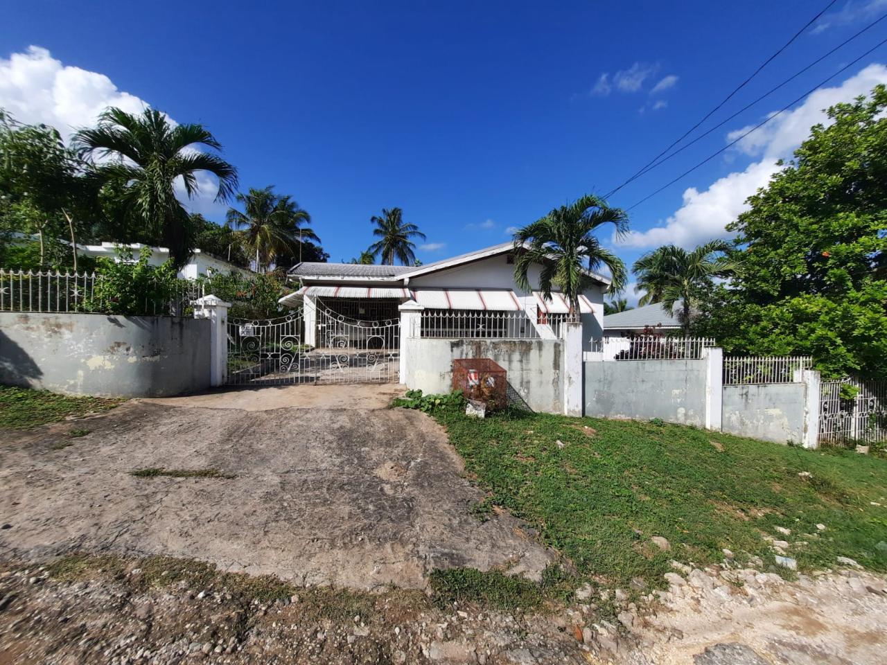 House For Sale PAISLEY DRIVE, May Pen 12,500,000 Keez