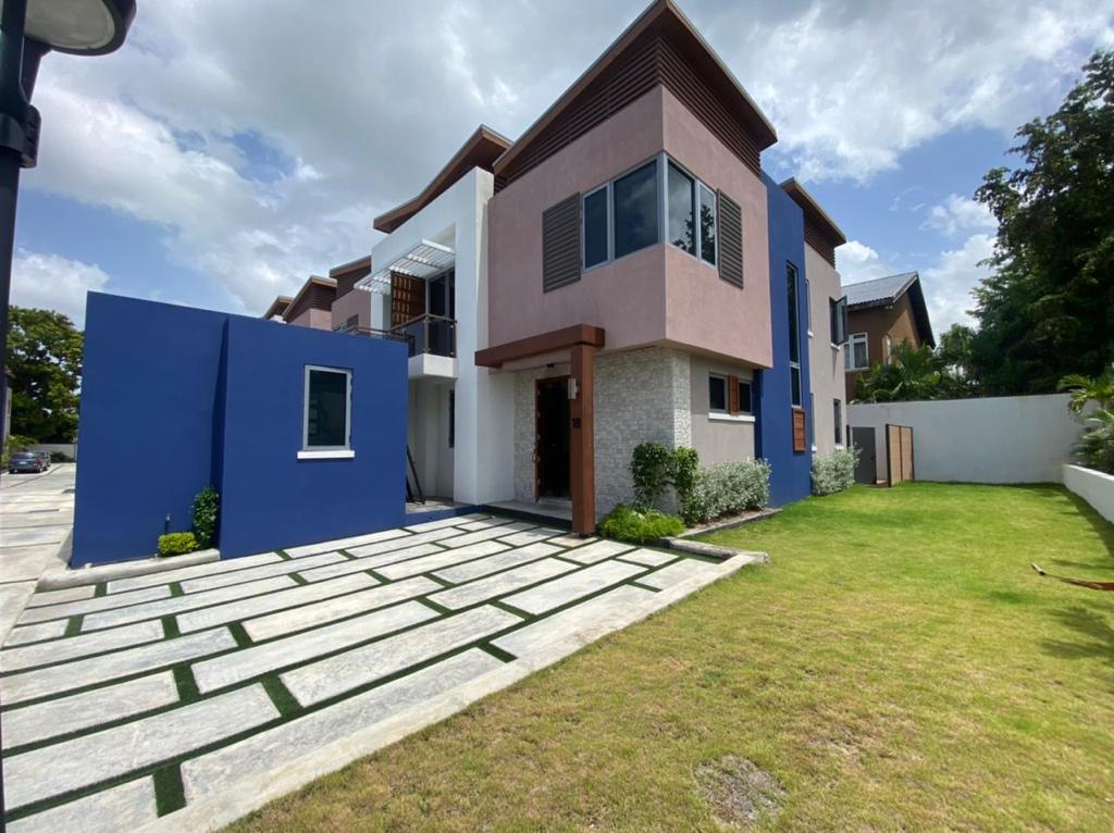 Townhouse For Rent HOPEFIELD AVENUE, Kingston 6 2,400 Keez