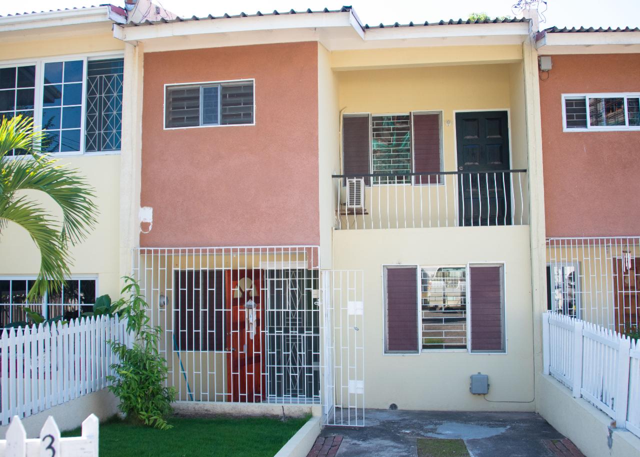 Townhouse For Sale WELLINGTON DR., Kingston 6 34,000,000 Keez