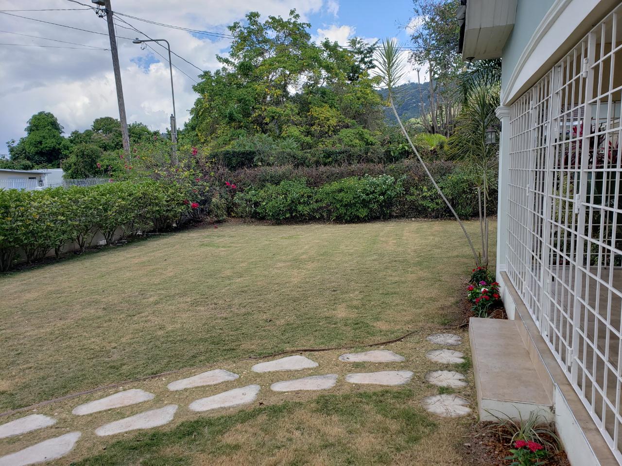 House For Rent HOPE PASTURES, Kingston 6 195,000 Keez