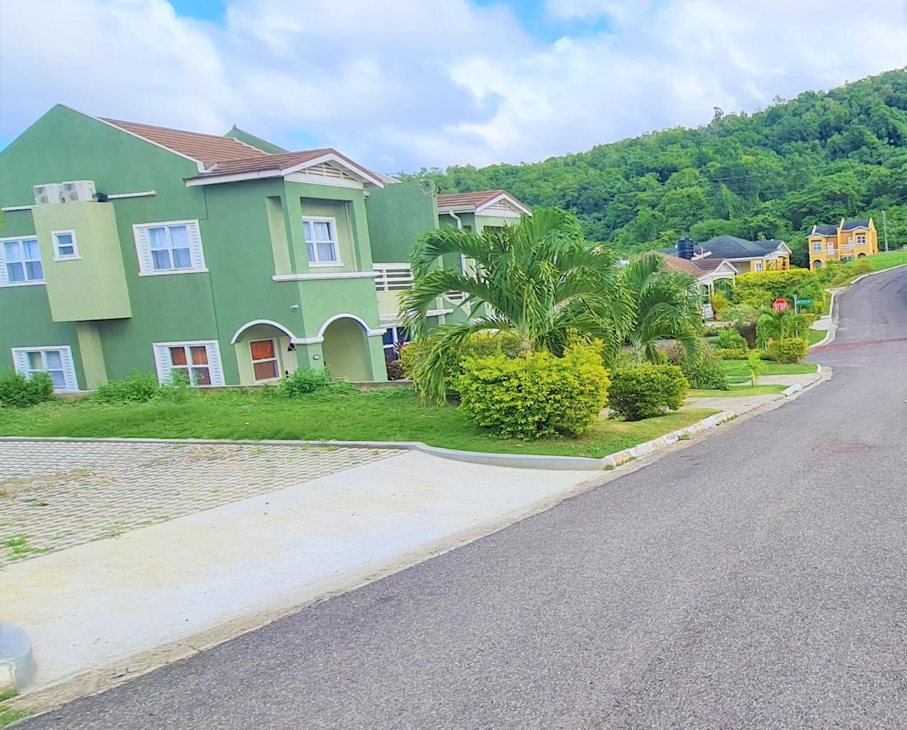 Townhouse For Sale THE VISTAS, RUNAWAY BAY, Runaway Bay 38,000,000