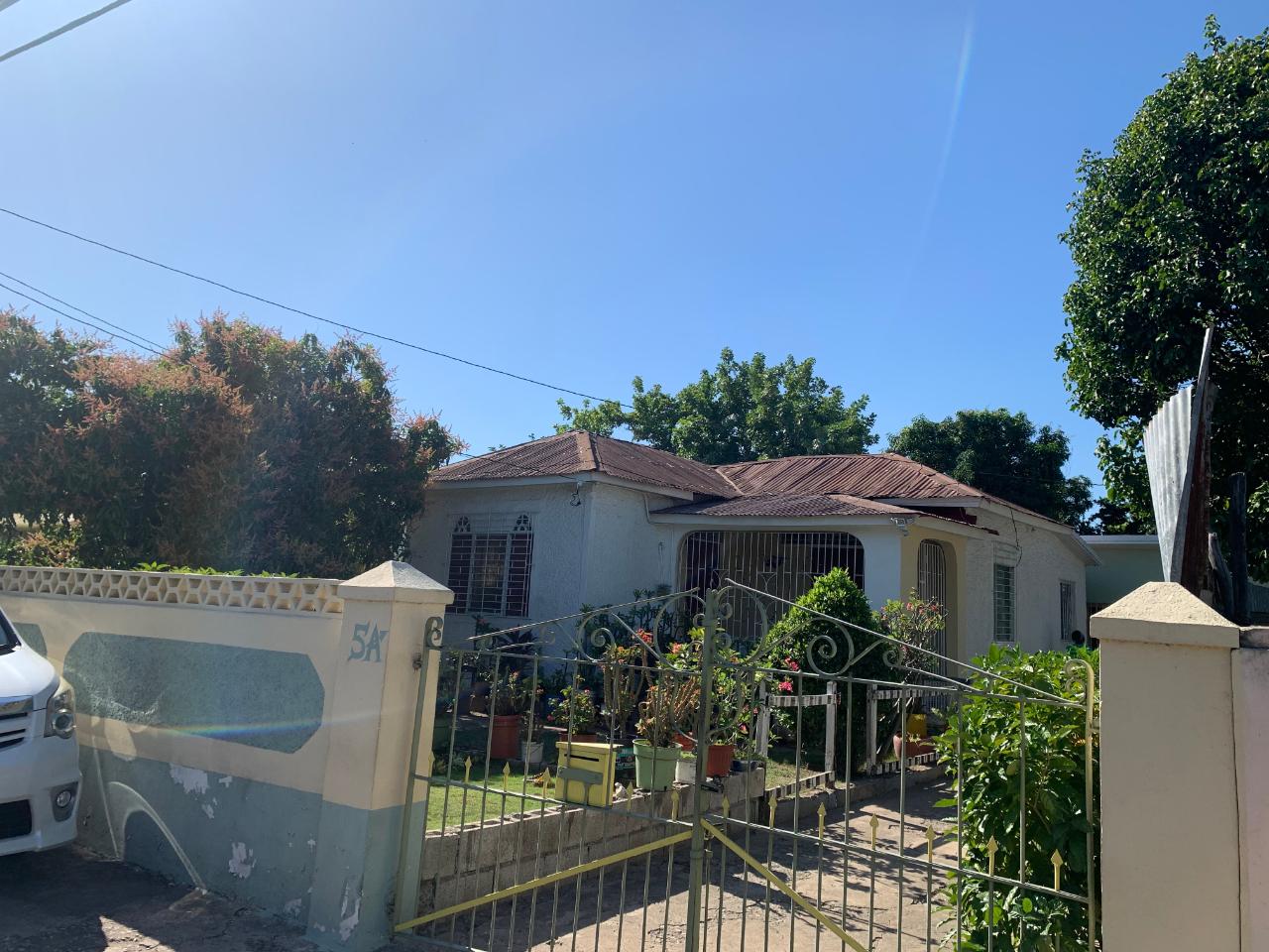 House For Sale HENDERSON AVENUE, Kingston 11 22,000,000 Keez