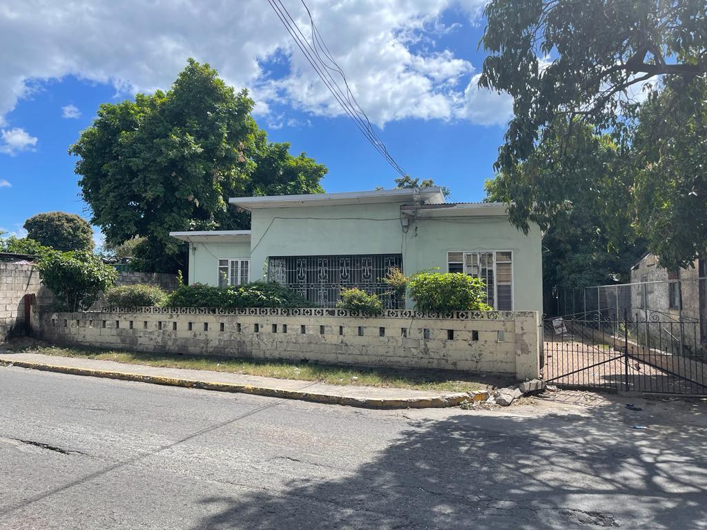 House For Sale CHISHOLM AVENUE, KINGSTON, Kingston 13 20,000,000 Keez