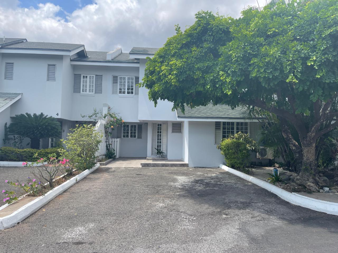 Townhouse For Rent 59 LADY MUSGRAVE ROAD, Kingston 6 1,950 Keez