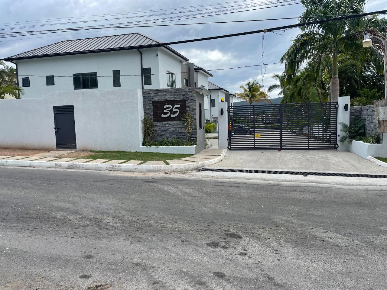Townhouse For Rent CHARLEMONT DRIVE, KINGSTO, Kingston 6 3,200 Keez