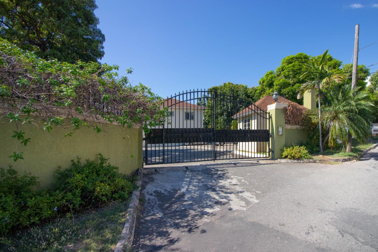 Apartment For Sale ROCHESTER AVENUE, KINGSTO, Kingston 8 25,000,000