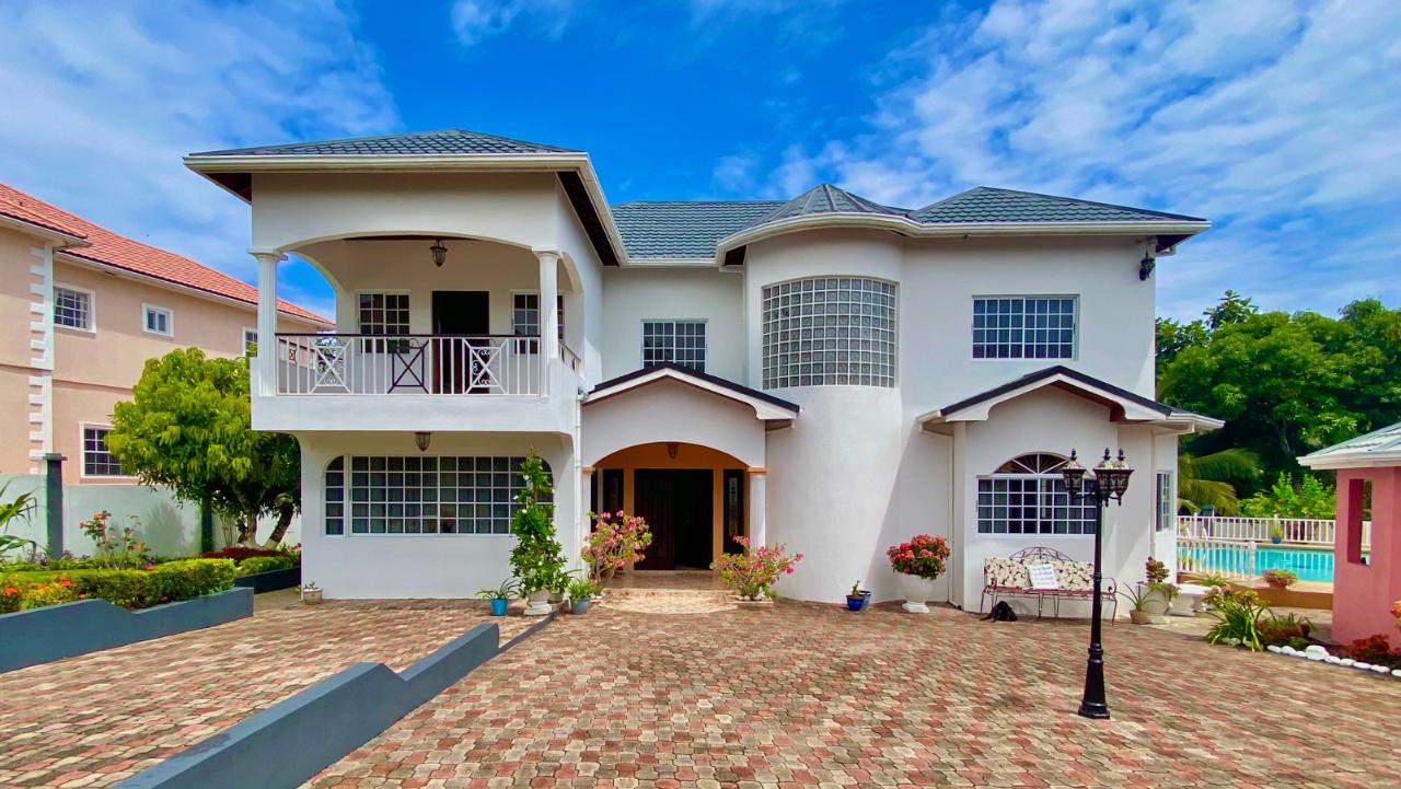 House For Sale EAST RIVER CLOSE, Tower Isle 112,000,000 Keez