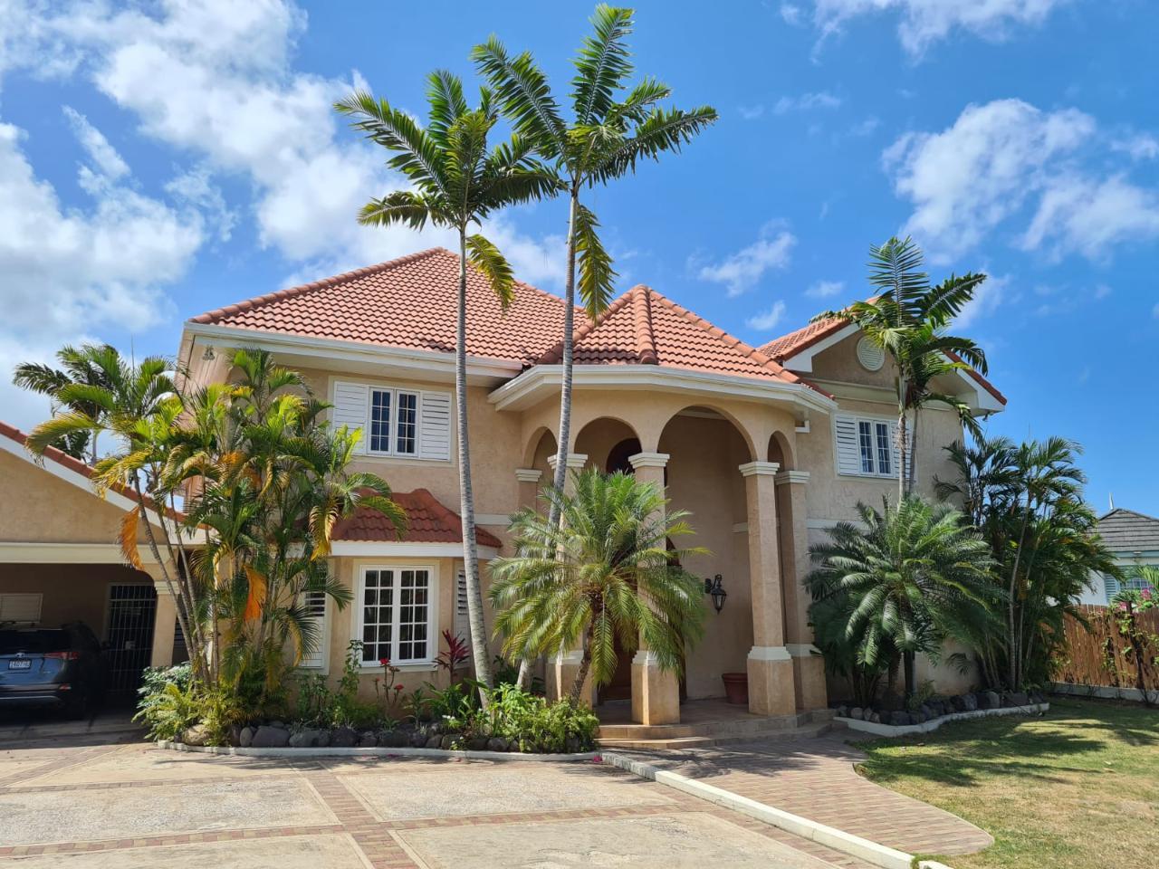 House For Rent FARRINGDON HEIGHTS, Kingston 8 6,500 Keez