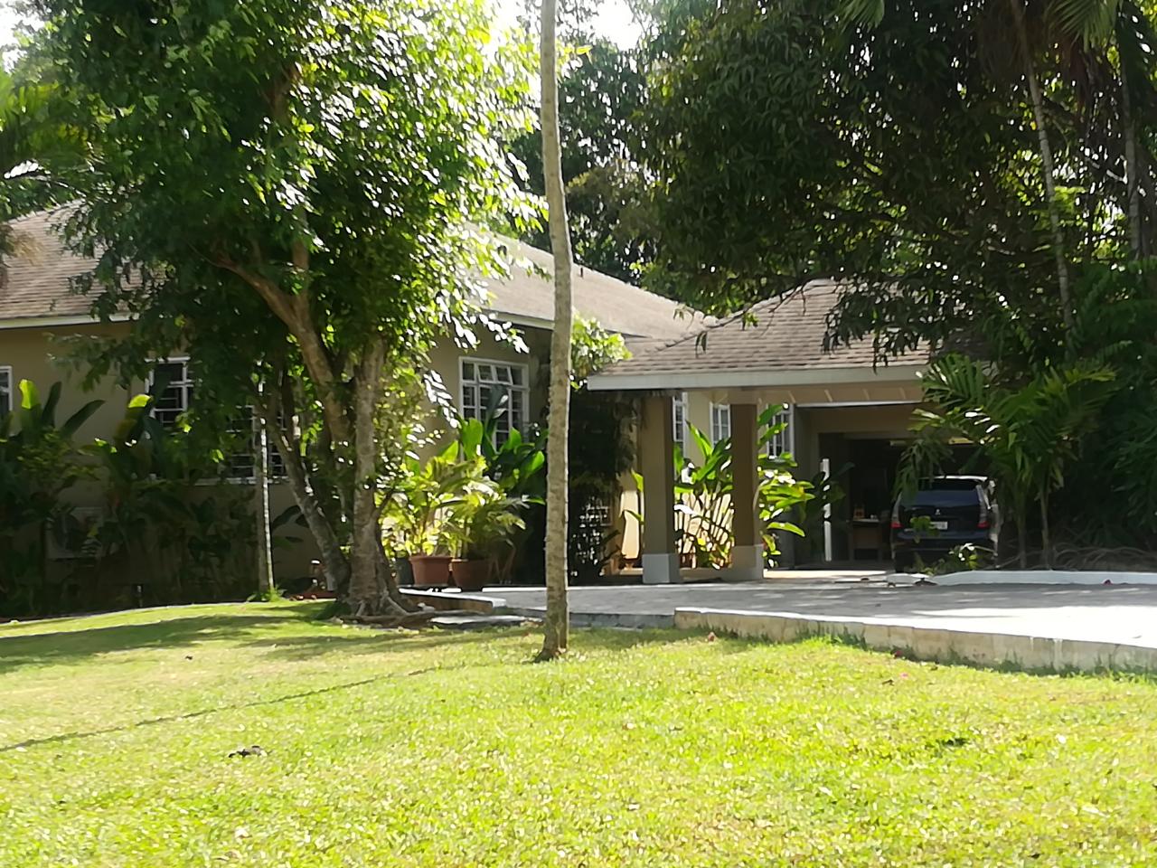 House For Rent MONTGOMERY ROAD, Kingston 9 3,500 Keez