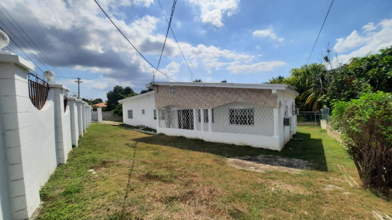 House For Rent RIVERSIDE DRIVE, Kingston 19 150,000 Keez