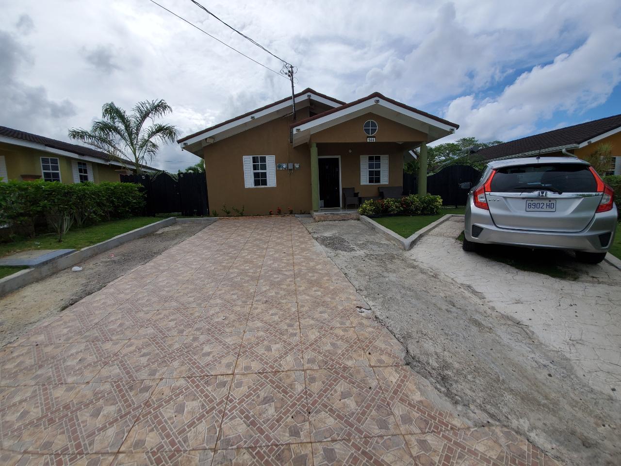 House For Sale CEDAR CREST, DRAX HALL CO, Ocho Rios 400,000 Keez