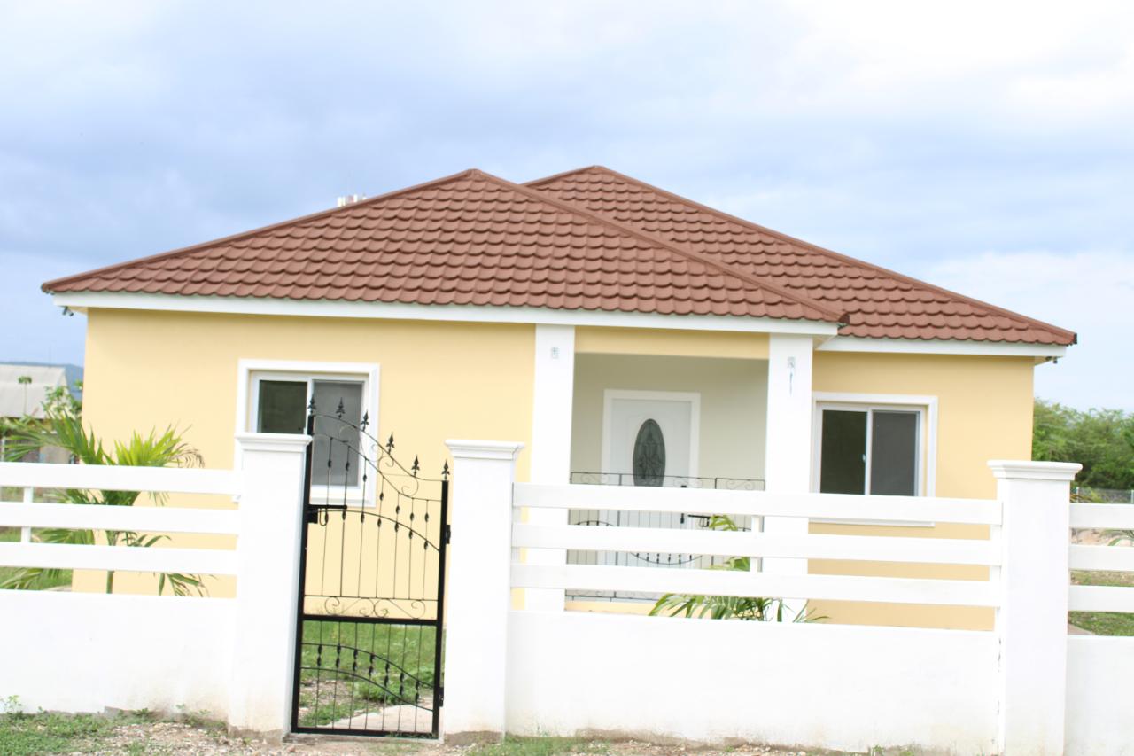 House For Sale FOGA ROAD , DENBIGH , CLA, May Pen 30,000,000 Keez