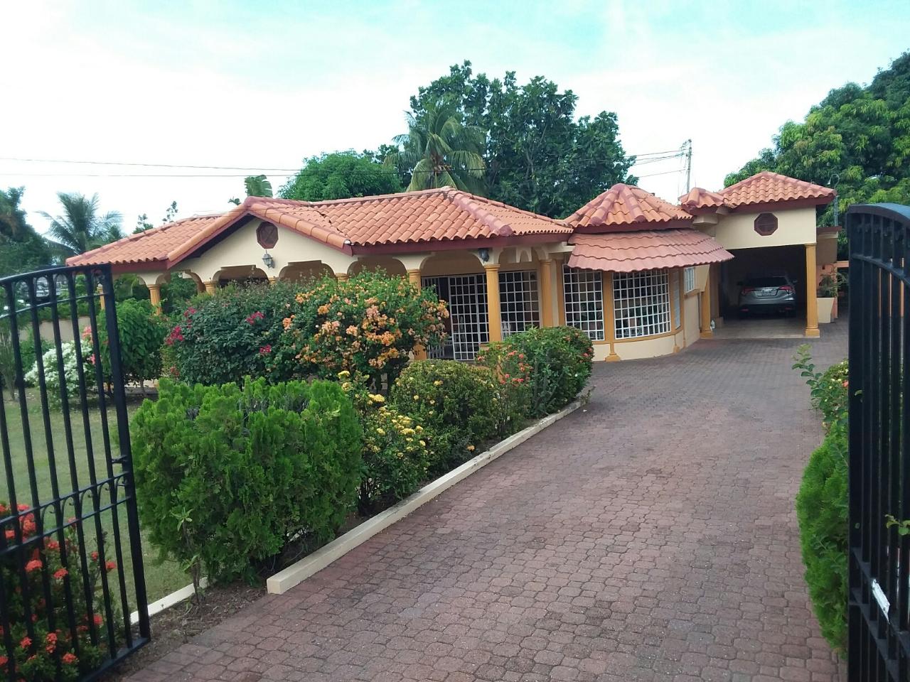 House For Sale ROSEBERRY DRIVE, KINGSTON, Kingston 8 72,000,000 Keez